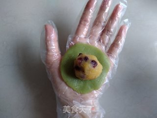 果蔬桃山月饼的做法步骤：8