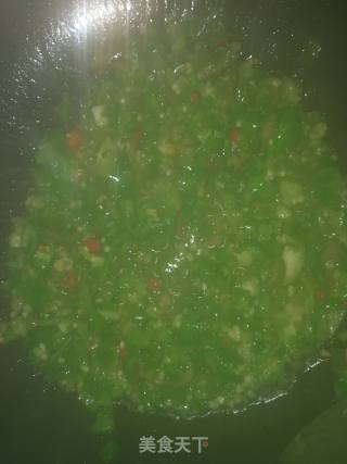 香辣煎蛋的做法步骤：2
