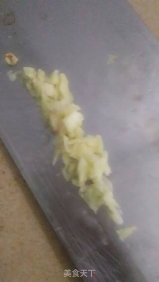 豆腐蒜蓉蒸丝瓜的做法步骤：1