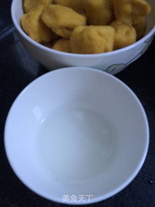 番茄酱油泡豆腐的做法步骤：2