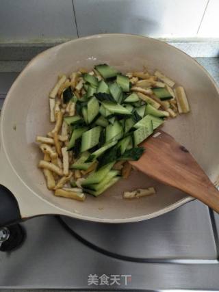 豆腐干炒黄瓜的做法步骤：6