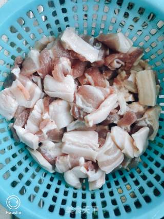 花菜炒五花肉的做法步骤：2