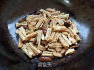 腐竹焖鲜菇的做法步骤：9