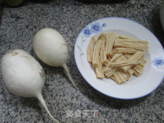 腐竹炒萝卜的做法步骤：1