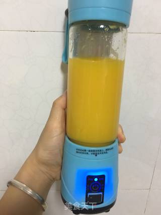 鲜榨蜂蜜芒果汁的做法步骤：4