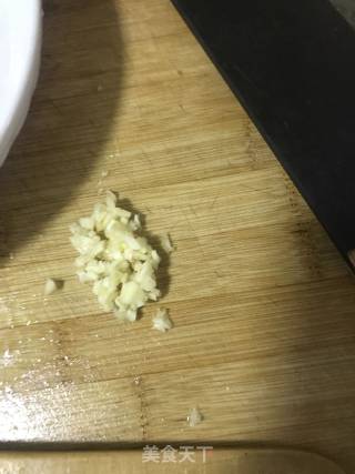 虎皮尖椒的做法步骤：1