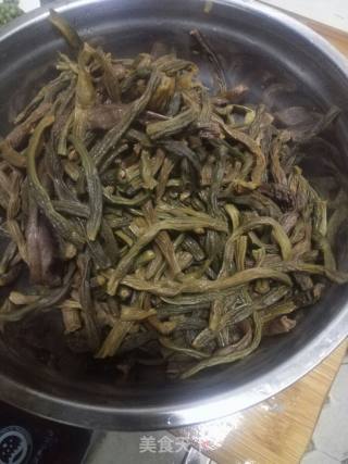 干豇豆鱼的做法步骤：2