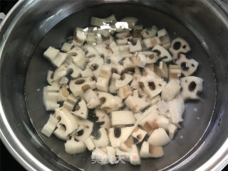 酸辣藕丁的做法步骤：2