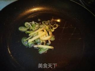 蒜薹炒肉丝的做法步骤：3