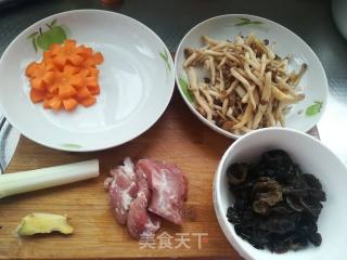 蟹味菇炒肉的做法步骤：1