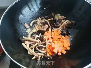 蟹味菇炒肉的做法步骤：6