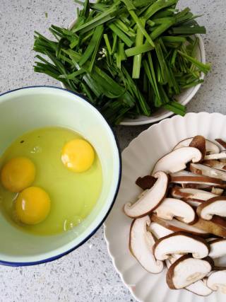 韭菜香菇炒鸡蛋的做法步骤：1