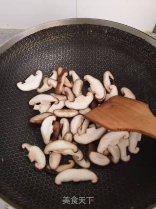 韭菜香菇炒鸡蛋的做法步骤：6