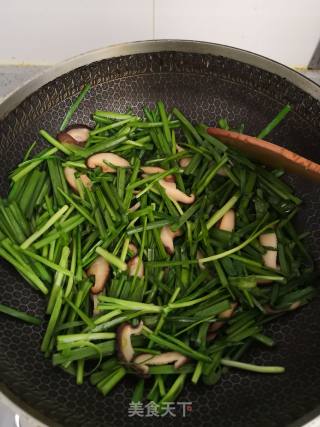 韭菜香菇炒鸡蛋的做法步骤：7
