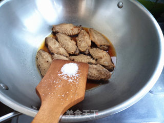 啤酒鸡翅中的做法步骤：6