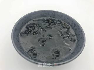 黄瓜木耳炒肉卷的做法步骤：1