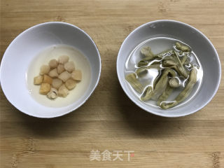 鲜贝扁尖笋丝瓜的做法步骤：1