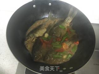 红烧鲫鱼的做法步骤：7