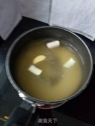 “海鲜”螃蟹小米粥的做法步骤：1