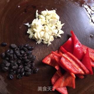凉瓜炒牛肉的做法步骤：2