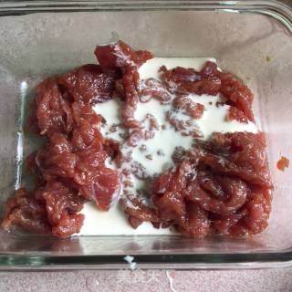 凉瓜炒牛肉的做法步骤：3
