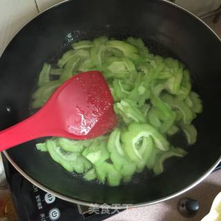 凉瓜炒牛肉的做法步骤：4