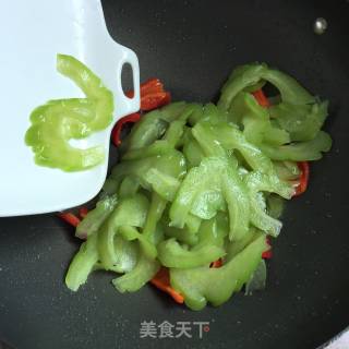 凉瓜炒牛肉的做法步骤：9