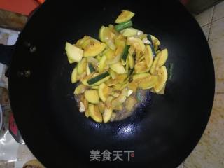 素炒南瓜的做法步骤：1