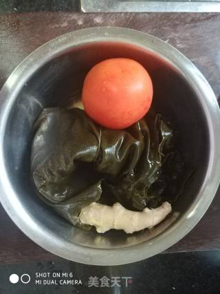 海带猪蹄汤的做法步骤：2