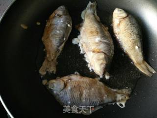 香煎小鲫鱼的做法步骤：3