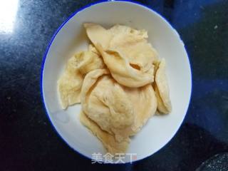 海带丝拌素鸡翅的做法步骤：2