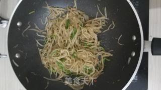 孜然炒绿豆芽的做法步骤：7