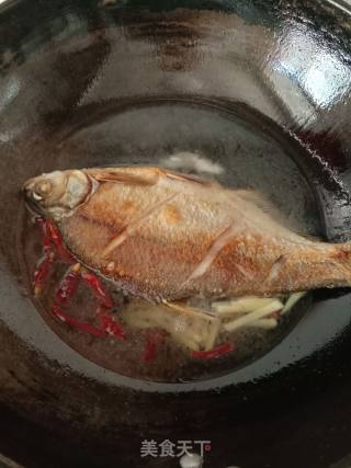 边鱼炖白菜的做法步骤：7