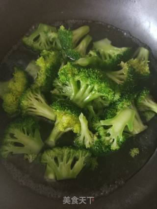 清炒西兰花的做法步骤：4