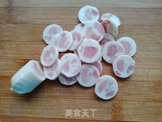 金枪鱼肠鸡蛋饼的做法步骤：3