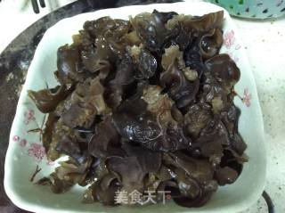 尖椒木耳山药片炒叉烧的做法步骤：2