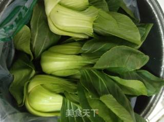 白菜叶煎饼的做法步骤：1