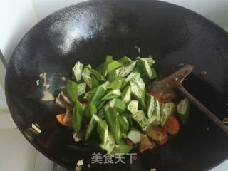 秋葵炒肉的做法步骤：7