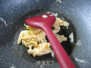 榨菜丝鸭蛋炒西兰花的做法步骤：4
