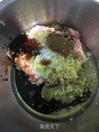 西葫芦肉包子的做法步骤：3