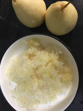 银耳雪梨汤的做法步骤：2
