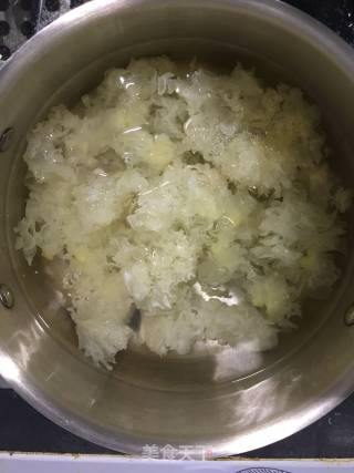 银耳雪梨汤的做法步骤：3