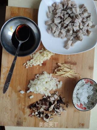 卤肉饭的做法步骤：1