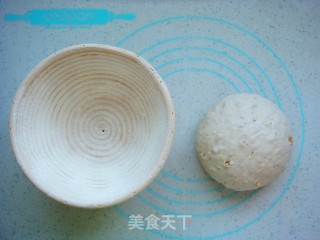 核桃仁软欧包的做法步骤：6