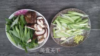 蒜苗炒肉丝的做法步骤：2