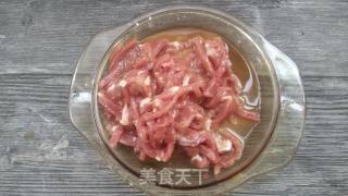 蒜苗炒肉丝的做法步骤：3