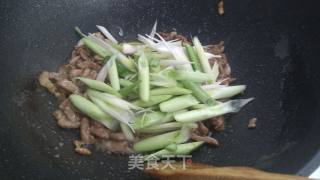 蒜苗炒肉丝的做法步骤：8