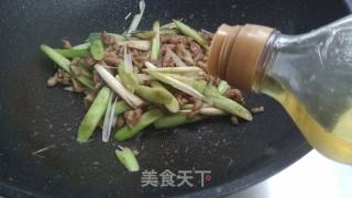 蒜苗炒肉丝的做法步骤：9