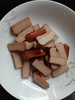 土豆毛豆炒鸡蛋干的做法步骤：2