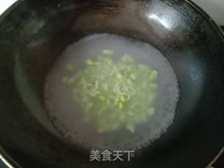 土豆毛豆炒鸡蛋干的做法步骤：4